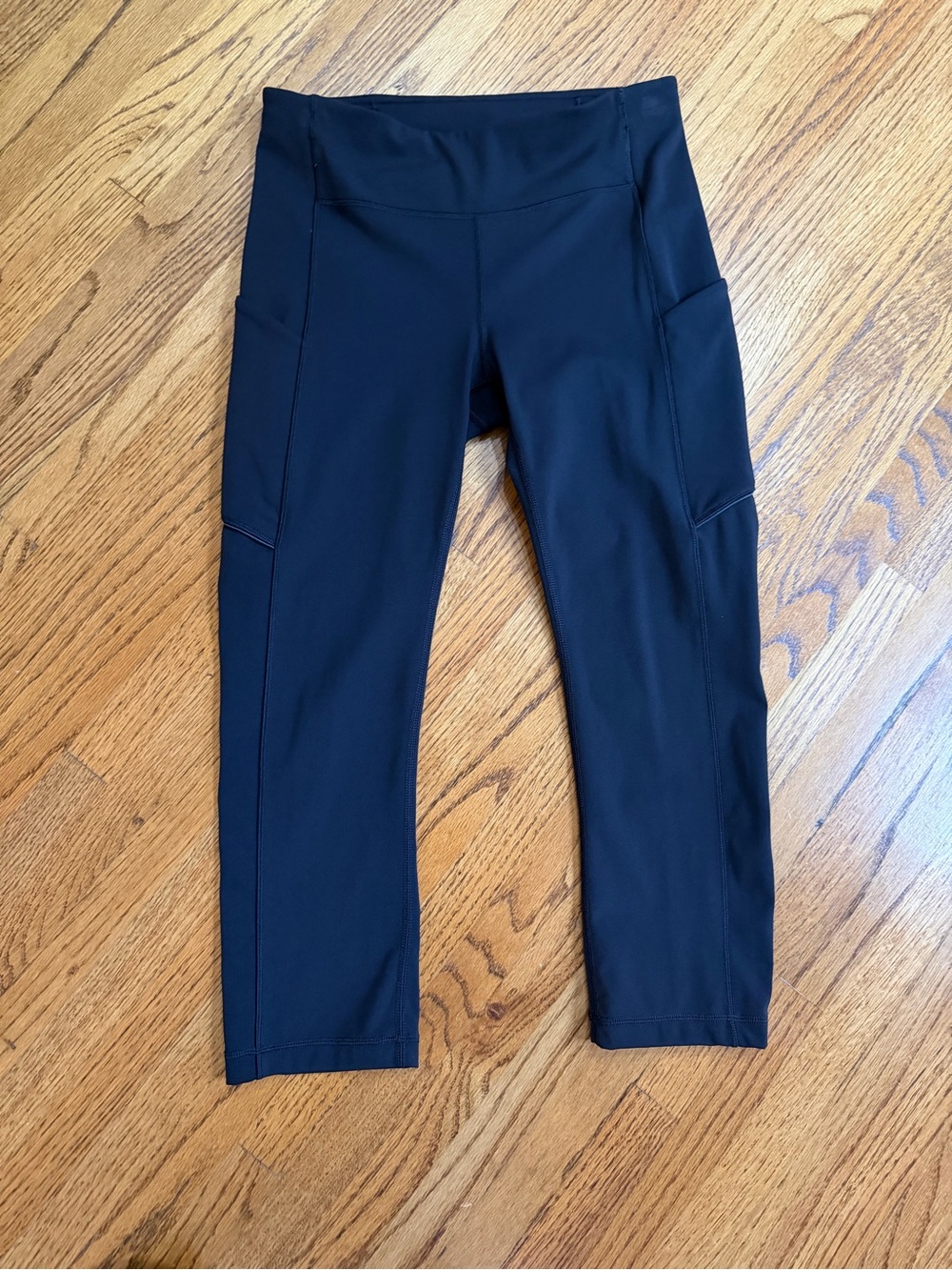 lululemon athletica Black Cropped Leggings with Side Pockets Sz 6